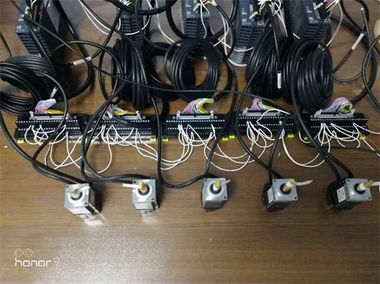 號外！號外_三菱定位新用法：FX5U內置32軸總線定位！